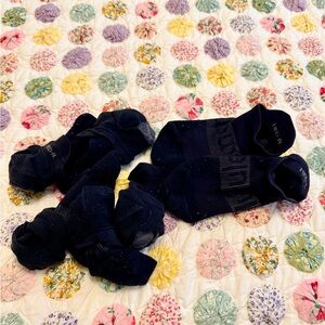 6 pairs of Lululemon Power Stride Crew Socks, black size medium
